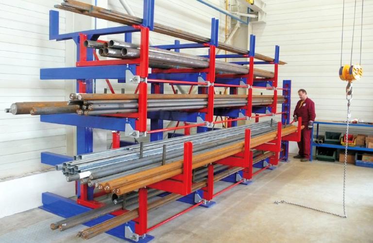 Plano amplo da prateleira em armazém de manufatura | Rack seletivo padrão de paletes | ID-21372 | Acesso 100% a todos os paletes, solução mais versátil para armazenamento industrial geral