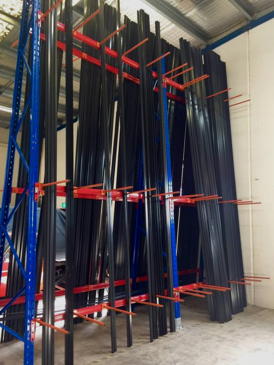 How to Fit More Stock in Less Space (Without Chaos) 2 armazenagem em estantes verticais