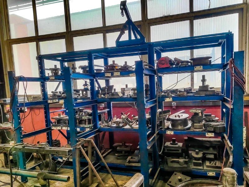 How Drawer Mould Rack Storage Helps a North American Security Hardware Toolroom Keep Changeovers Moving 2 Blue Q235B three-post mold rack, overhead crane hook, multi-tier roll-out trays, workshop storage